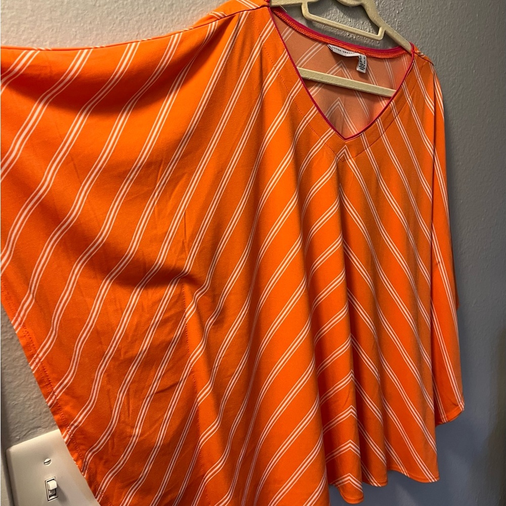 Susan Graver Top 🌸 - Picture 2 of 4